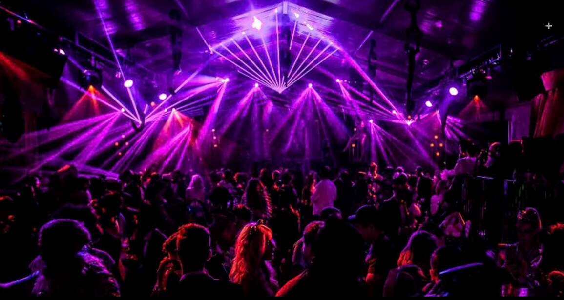 Het Creëren van Sfeer met Verlichting: Tips voor DJ-Set en Evenementen
