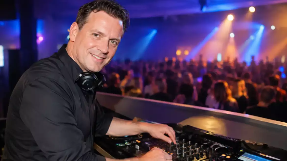 Case clubavond met herkenbare hits voor volle vloer