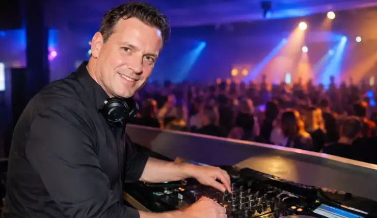 Case clubavond met herkenbare hits voor volle vloer